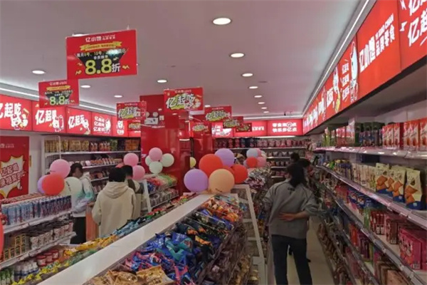 亿小馋零食加盟